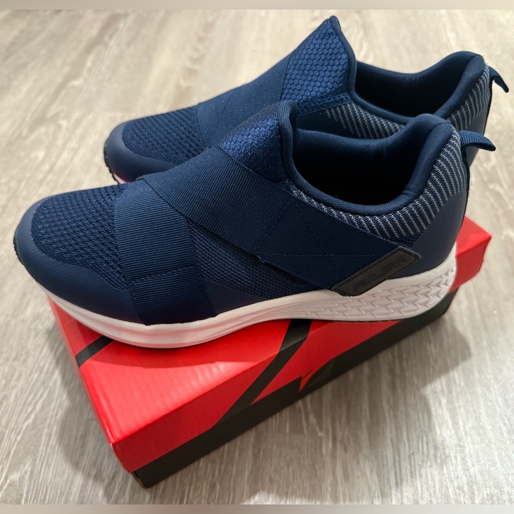 Navy indoor cycling sneakers with clips attached- Size:7.5